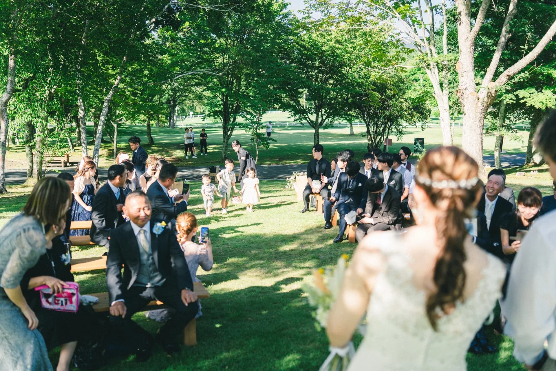 高原の光の中で